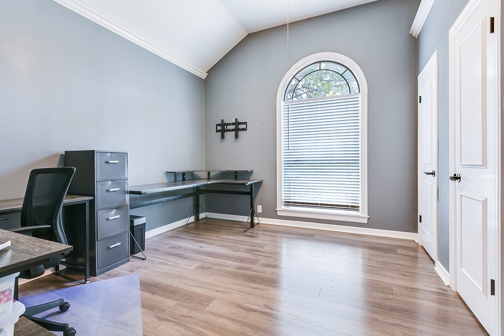 1001 Avondale Ave Property Photo 13