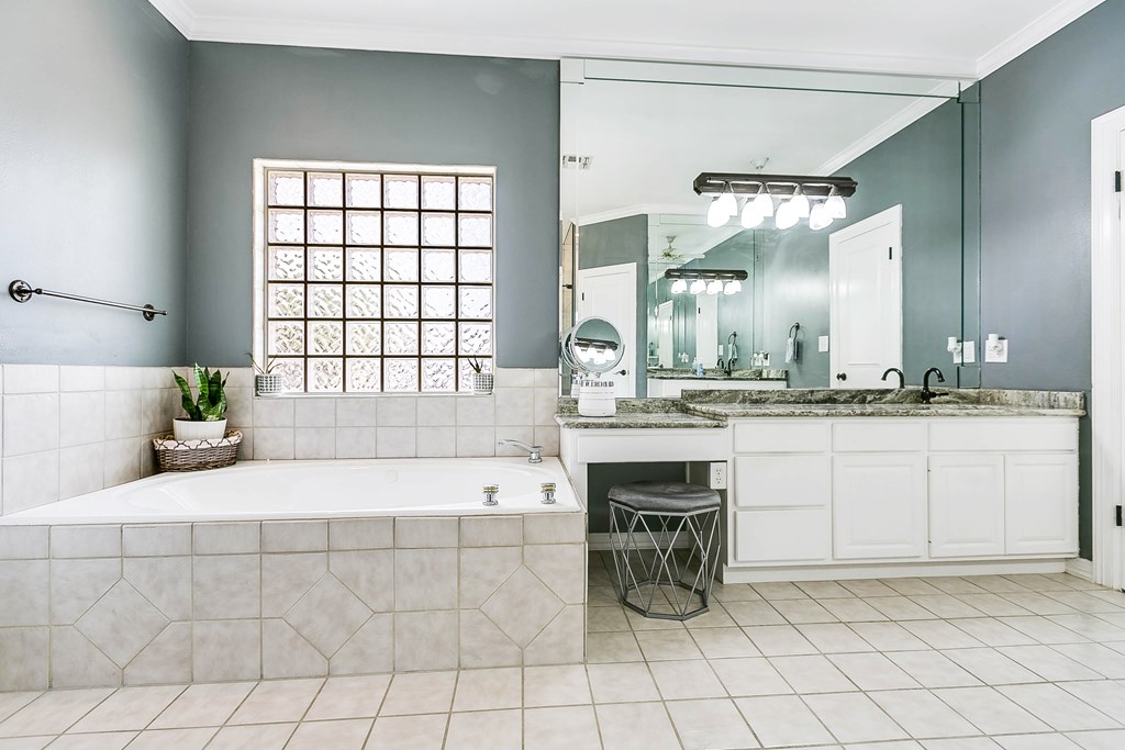 1001 Avondale Ave Property Photo 24