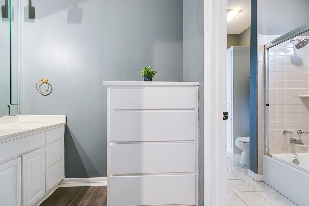 1001 Avondale Ave Property Photo 43