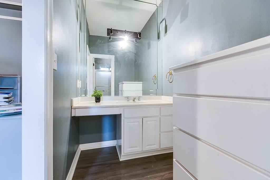 1001 Avondale Ave Property Photo 44