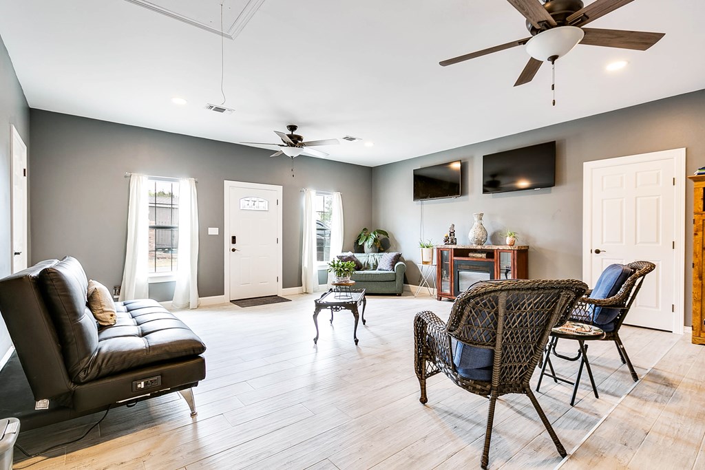 1001 Avondale Ave Property Photo 53