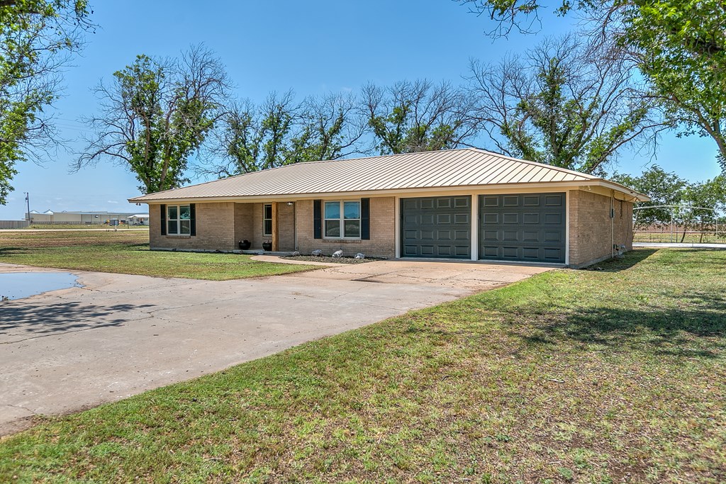 7077 Bean Rd Property Photo 4