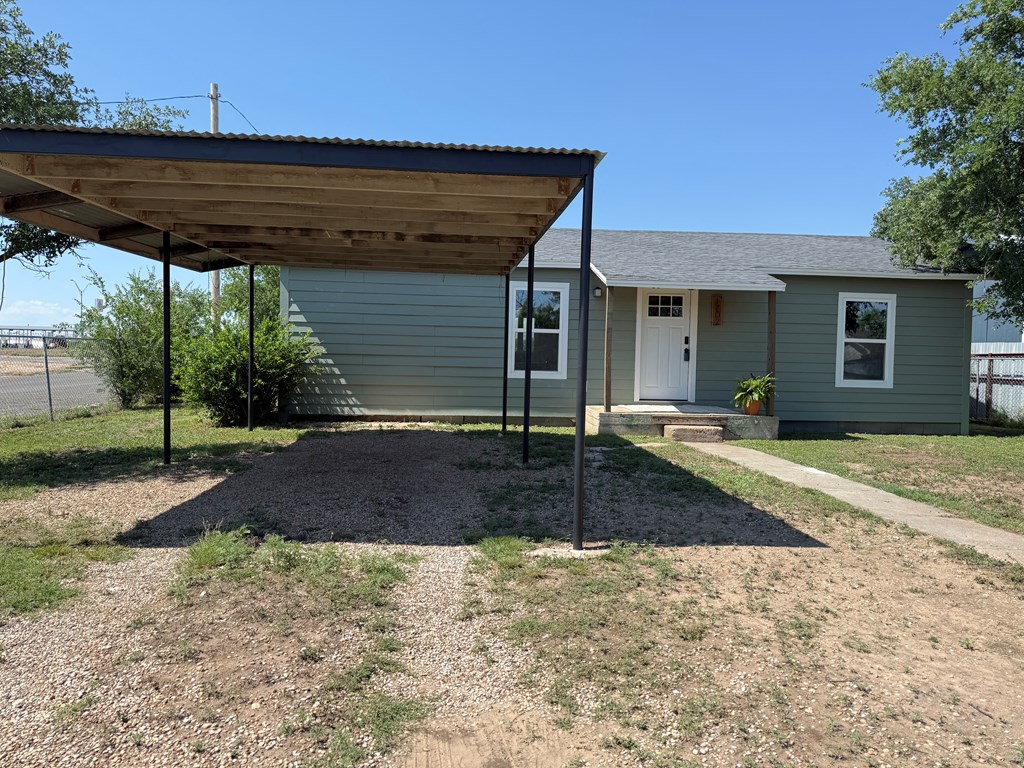1702 Ellis St Property Photo 2