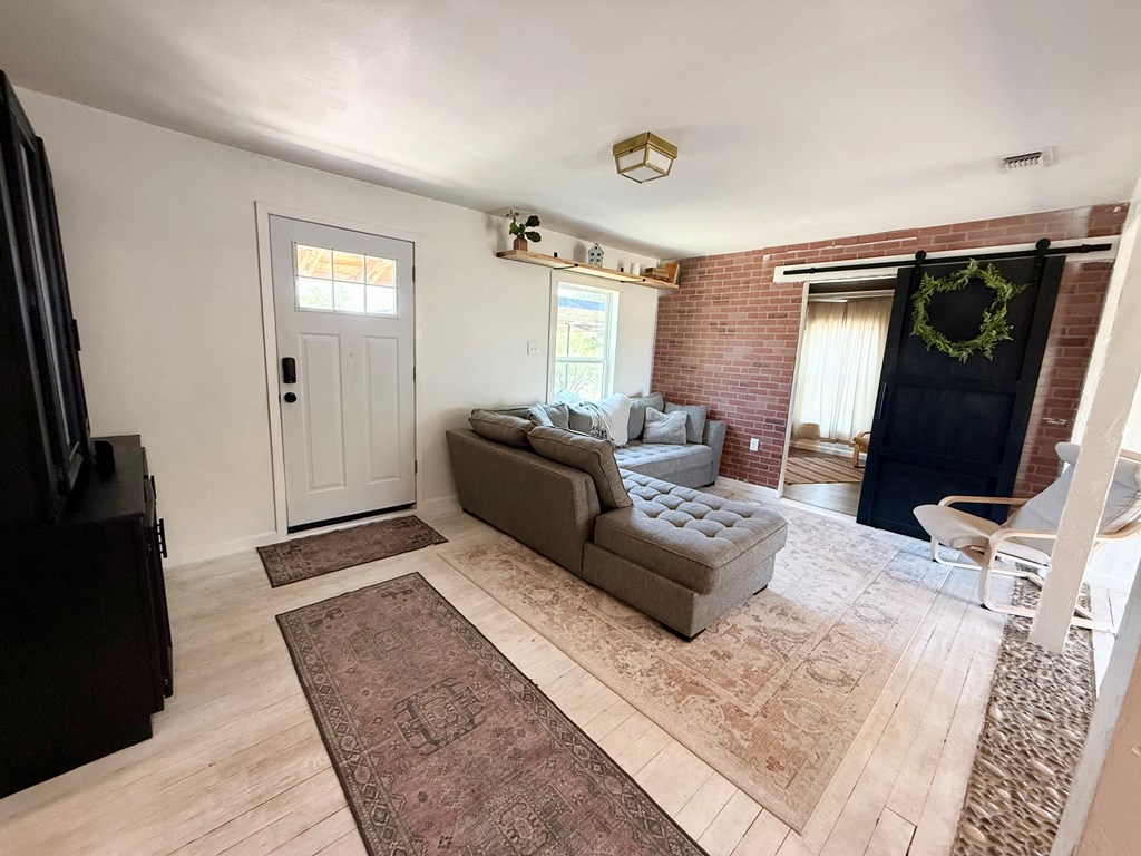 1702 Ellis St Property Photo 9