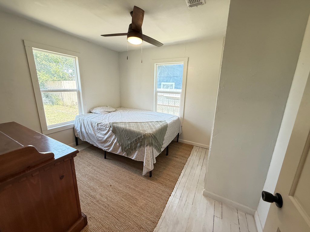 1702 Ellis St Property Photo 13