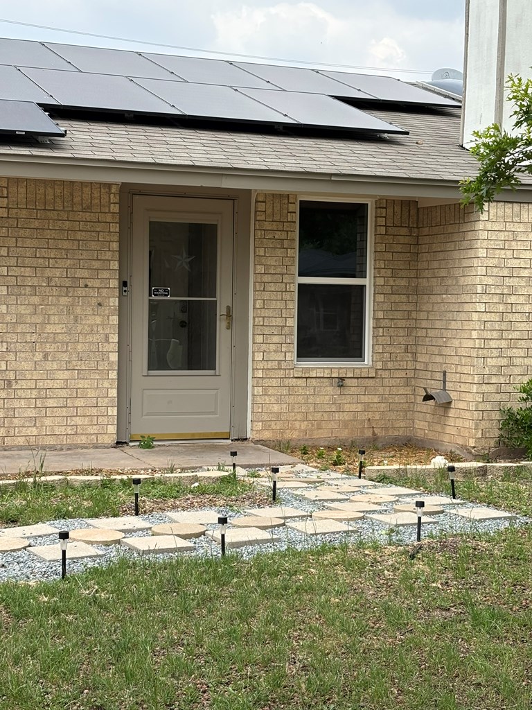 1014 Alpha Circle Property Photo 2