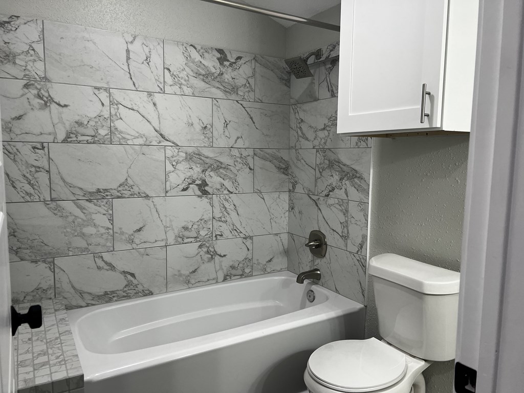 421 Howard St Property Photo 6