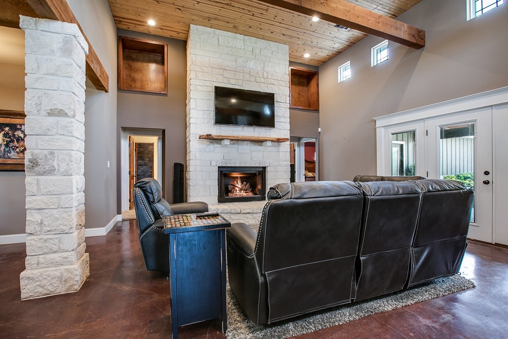 2030 Silver Creek Court Property Photo 3