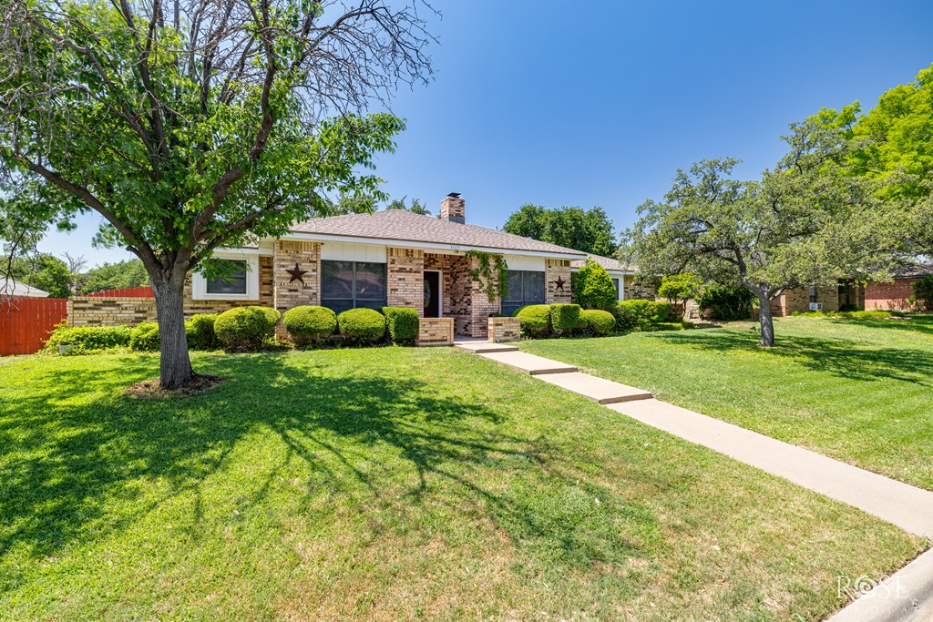 3405 Shadyhill Dr Property Photo 3