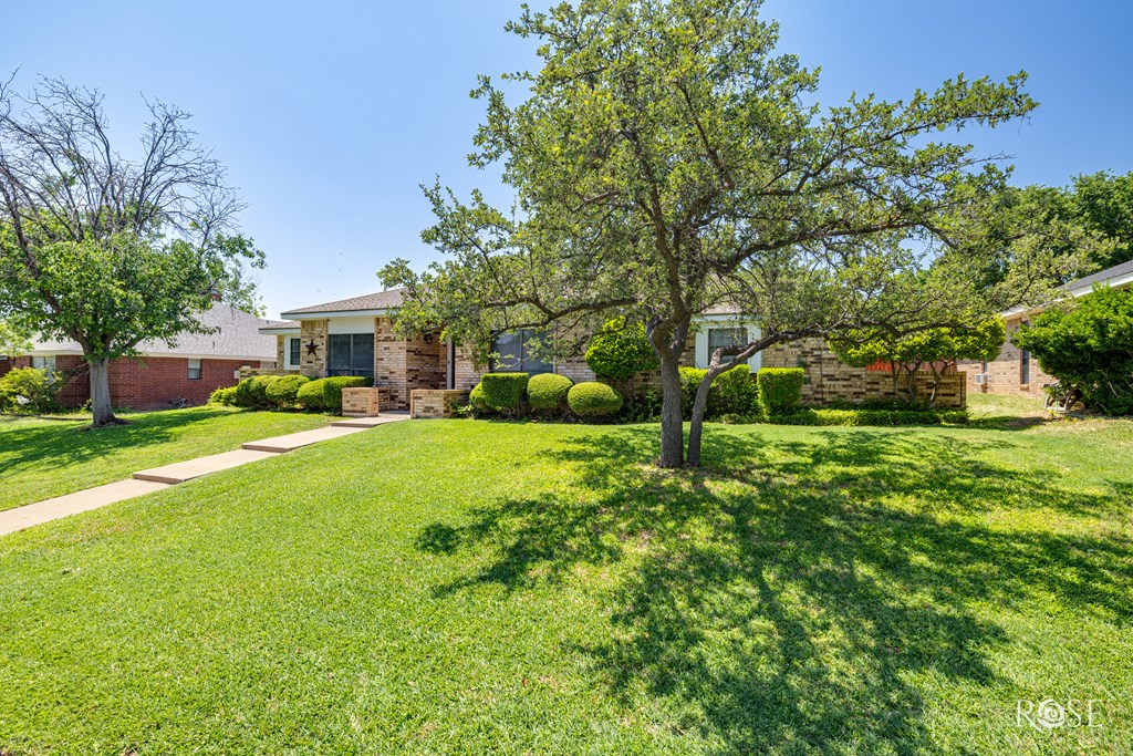 3405 Shadyhill Dr Property Photo 4