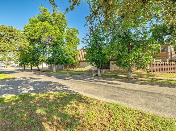 220-j Twohig Ave Property Photo 7