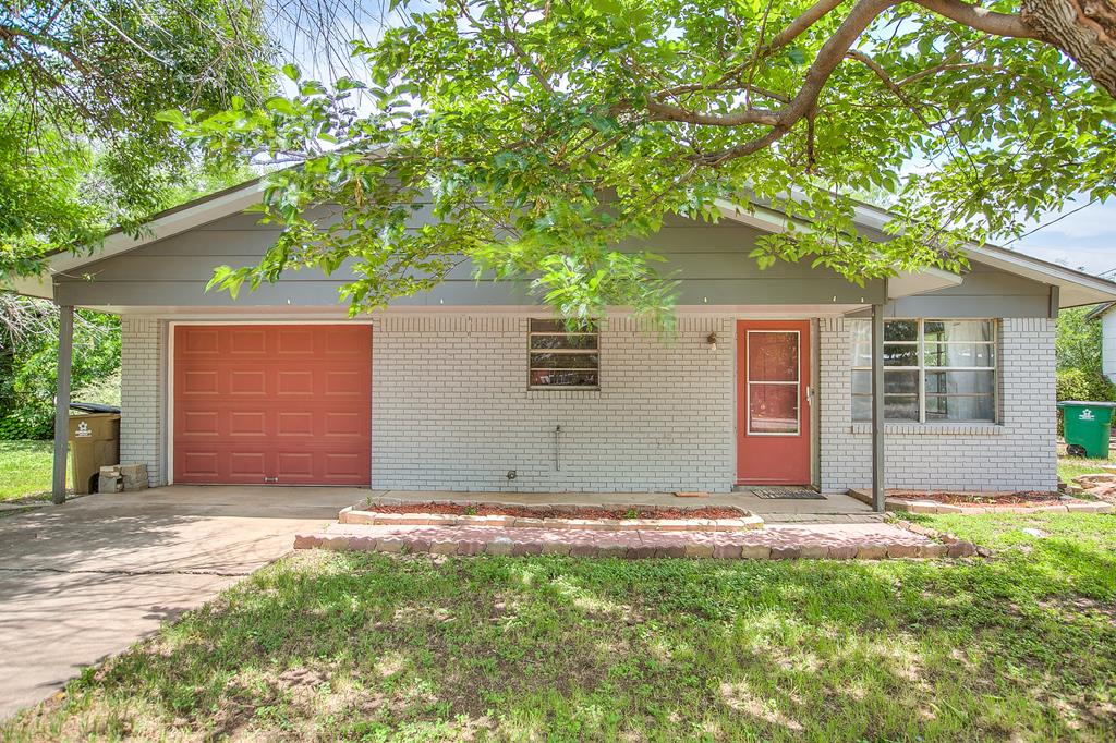 136 Arlington St Property Photo 1