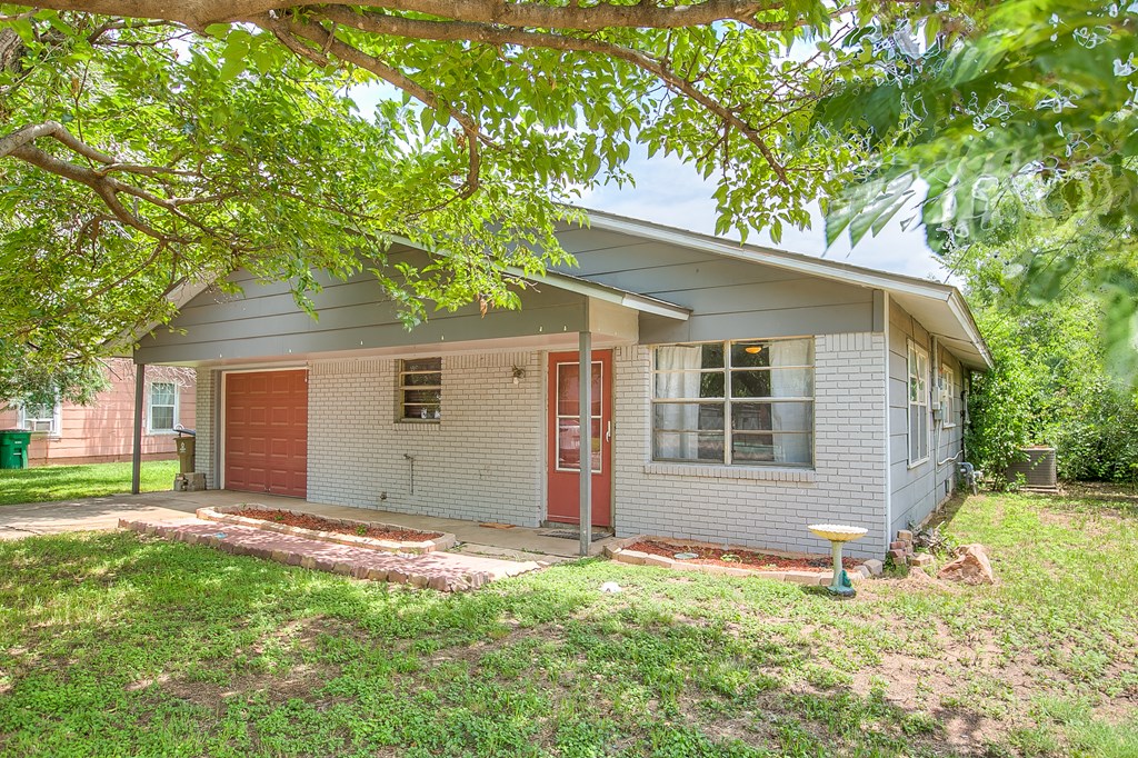 136 Arlington St Property Photo 2