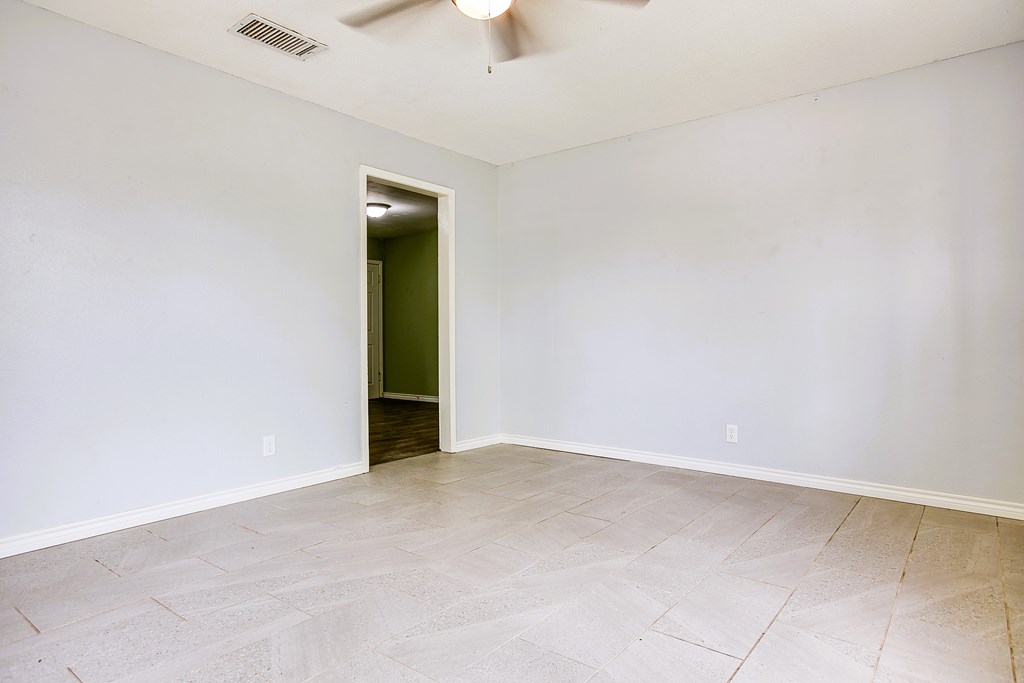 136 Arlington St Property Photo 4