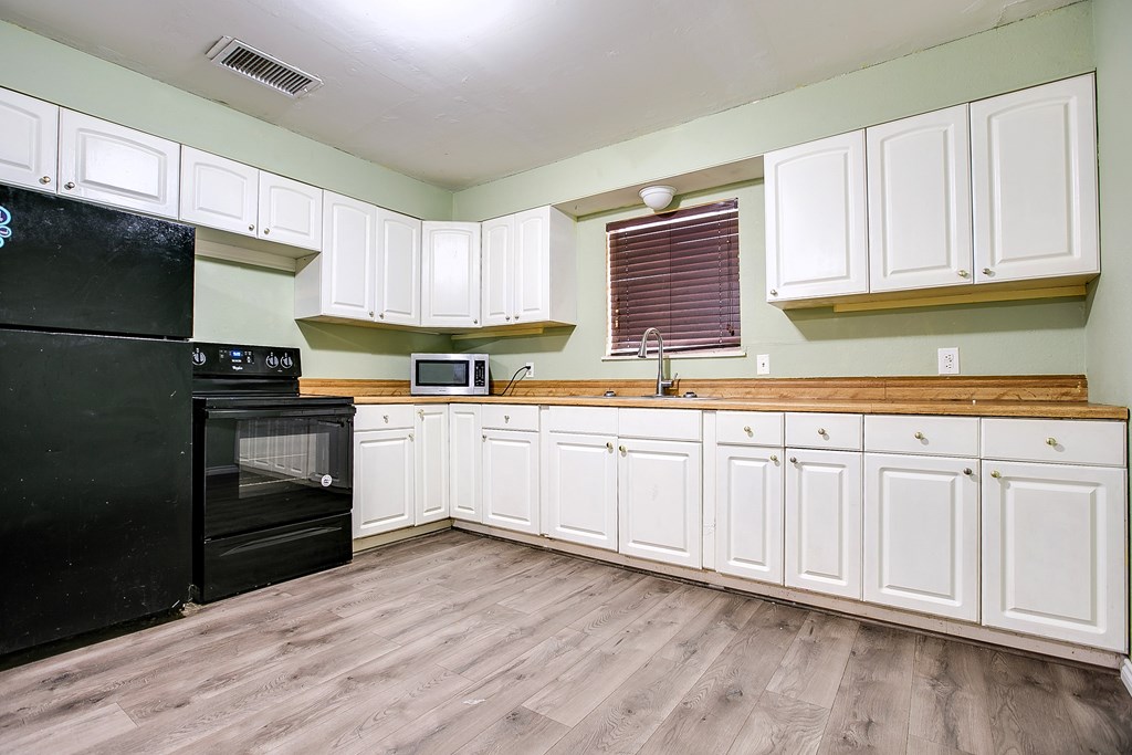 136 Arlington St Property Photo 9