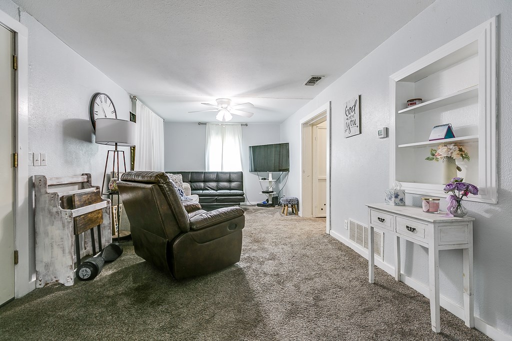 421 N Archer St Property Photo 8