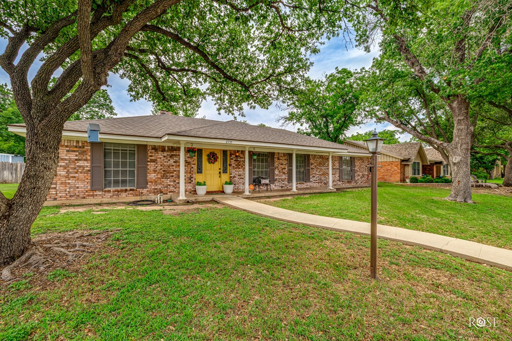 2735 Southland Blvd Property Photo 3