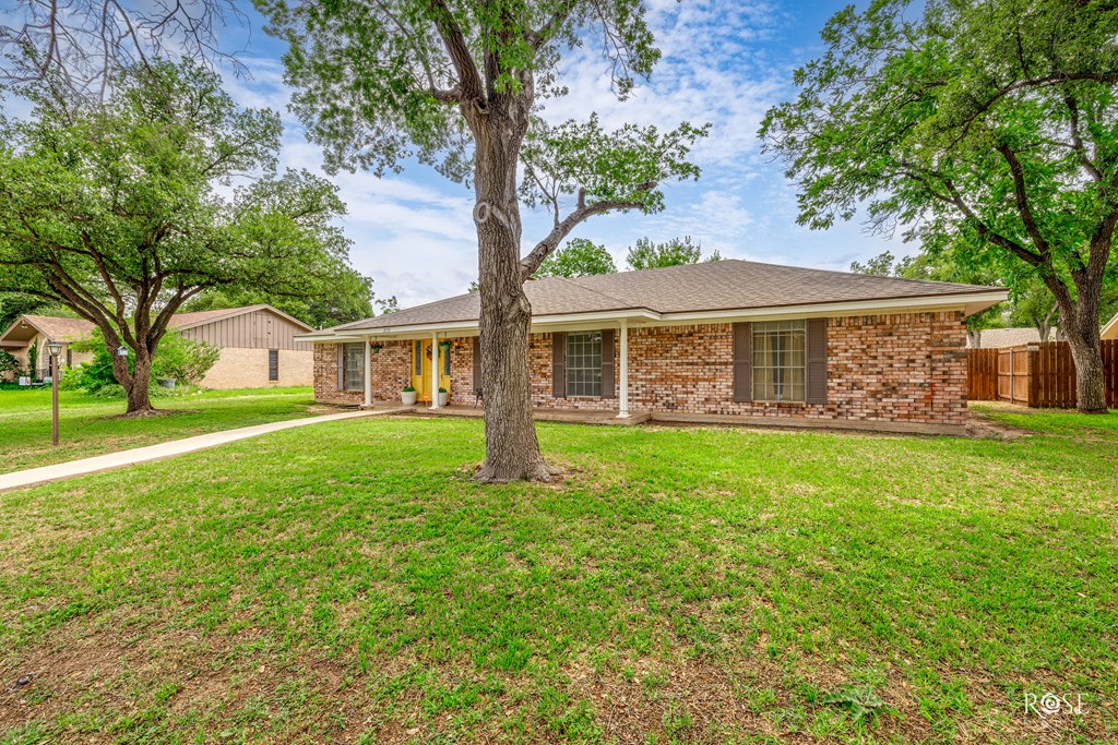 2735 Southland Blvd Property Photo 4
