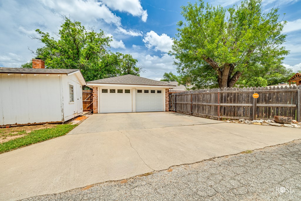 2735 Southland Blvd Property Photo 32