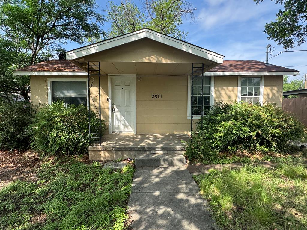 2811 N Irving St Property Photo 1