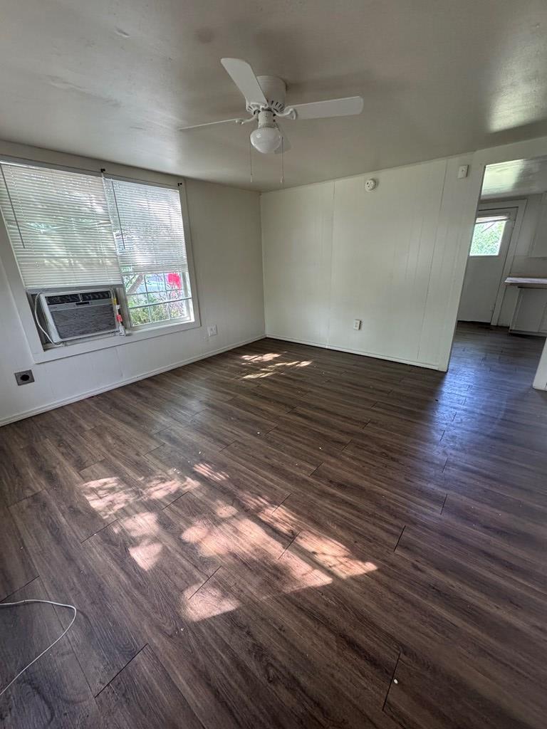 2811 N Irving St Property Photo 2