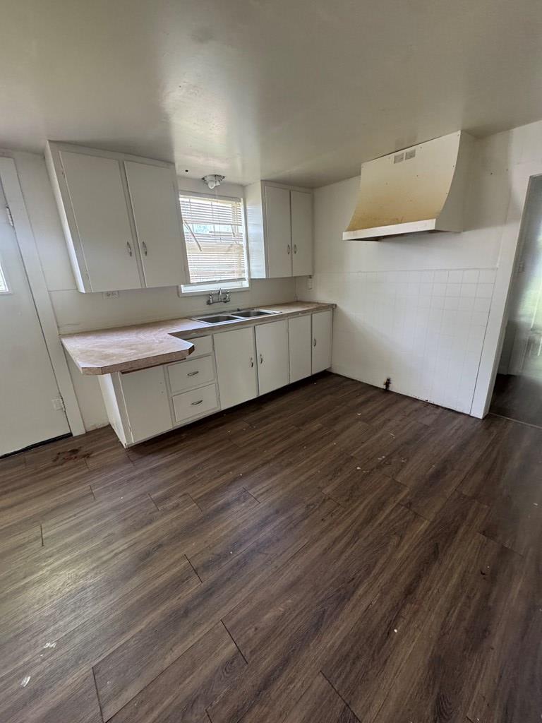 2811 N Irving St Property Photo 3