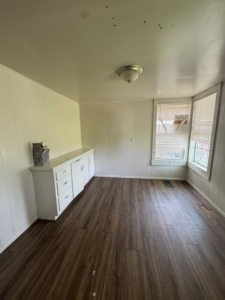 2811 N Irving St Property Photo 4