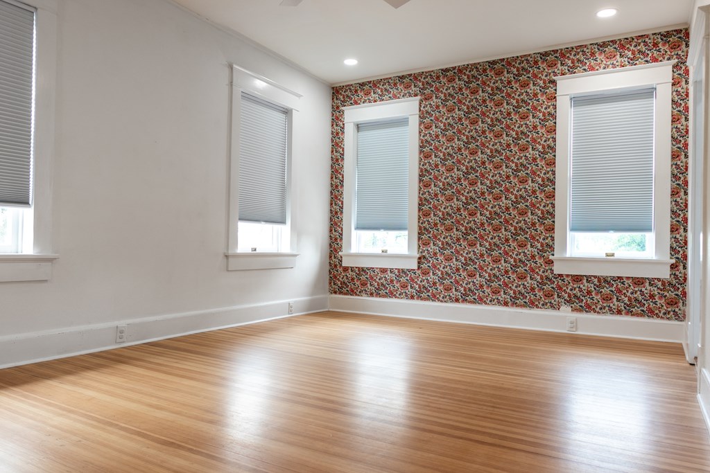 610 W Ave C Property Photo 33