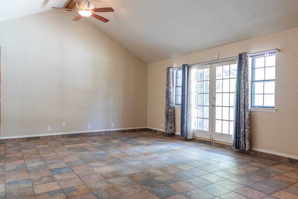 3329 Clearview Dr Property Photo 7