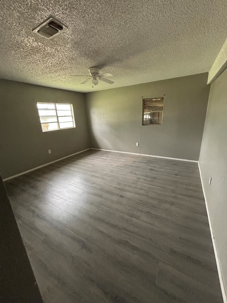 7646 Violet St Property Photo 4