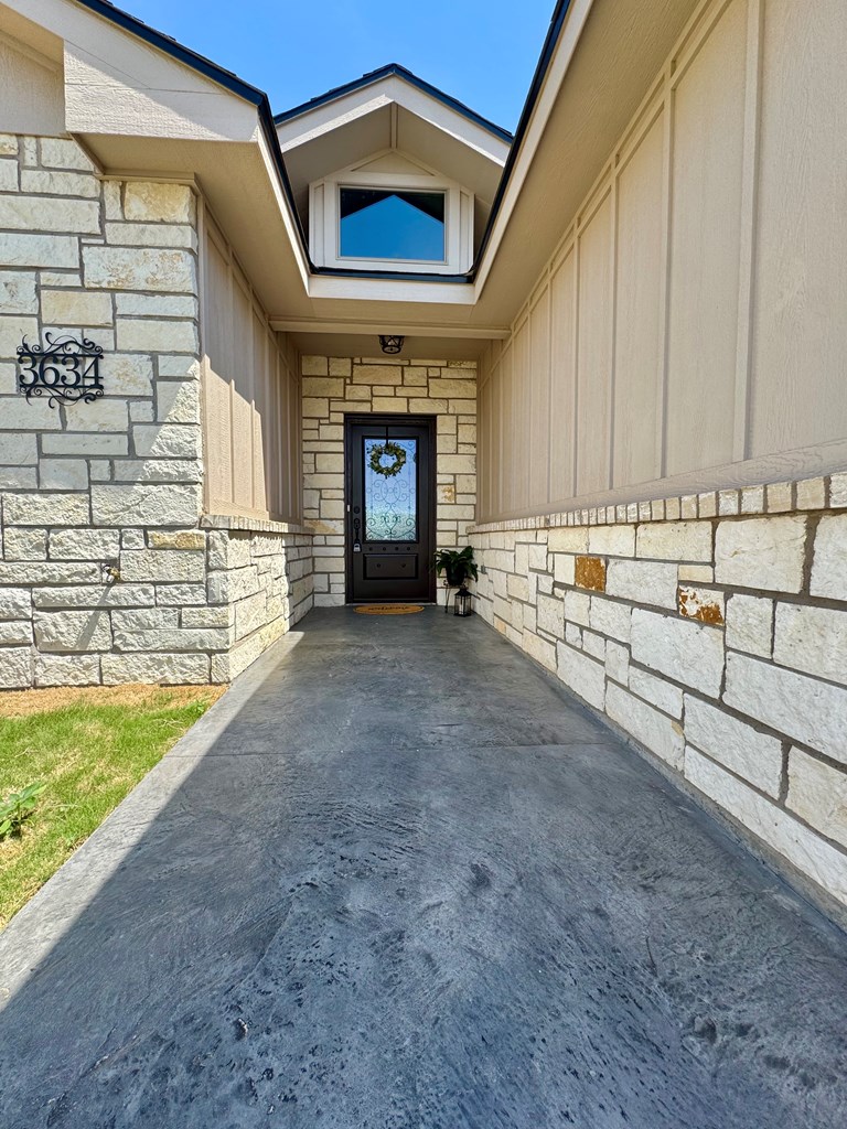 3634 Silver Spur Dr Property Photo 2