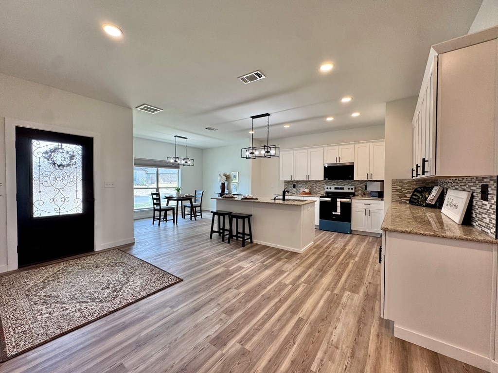3634 Silver Spur Dr Property Photo 3