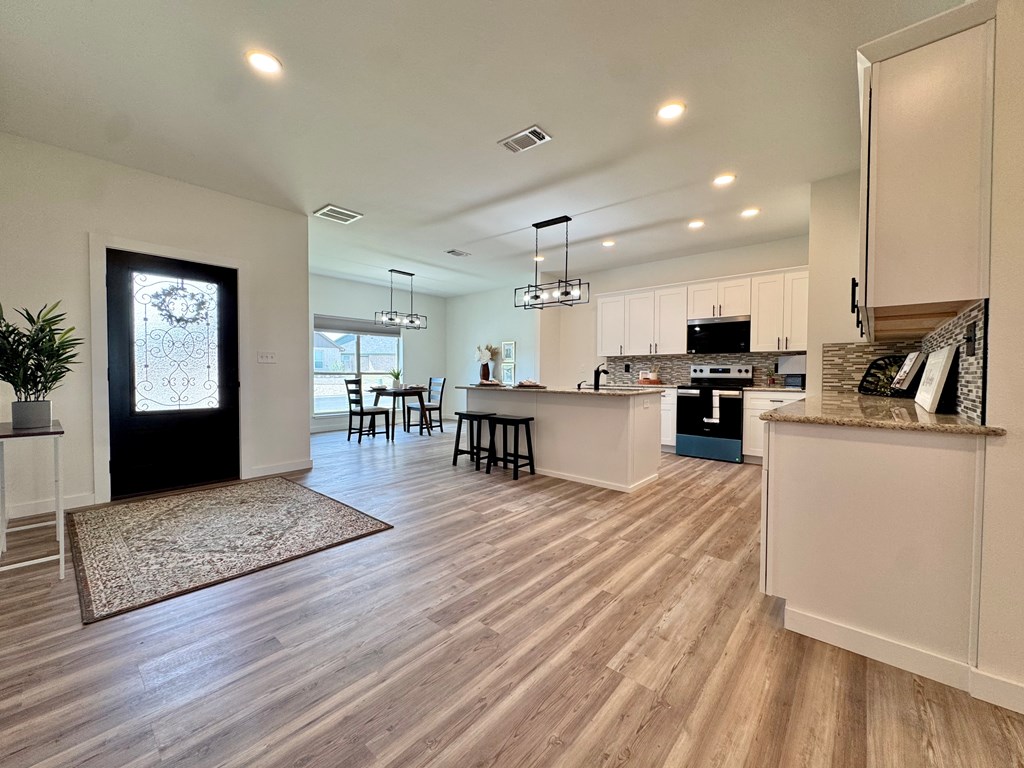 3634 Silver Spur Dr Property Photo 4