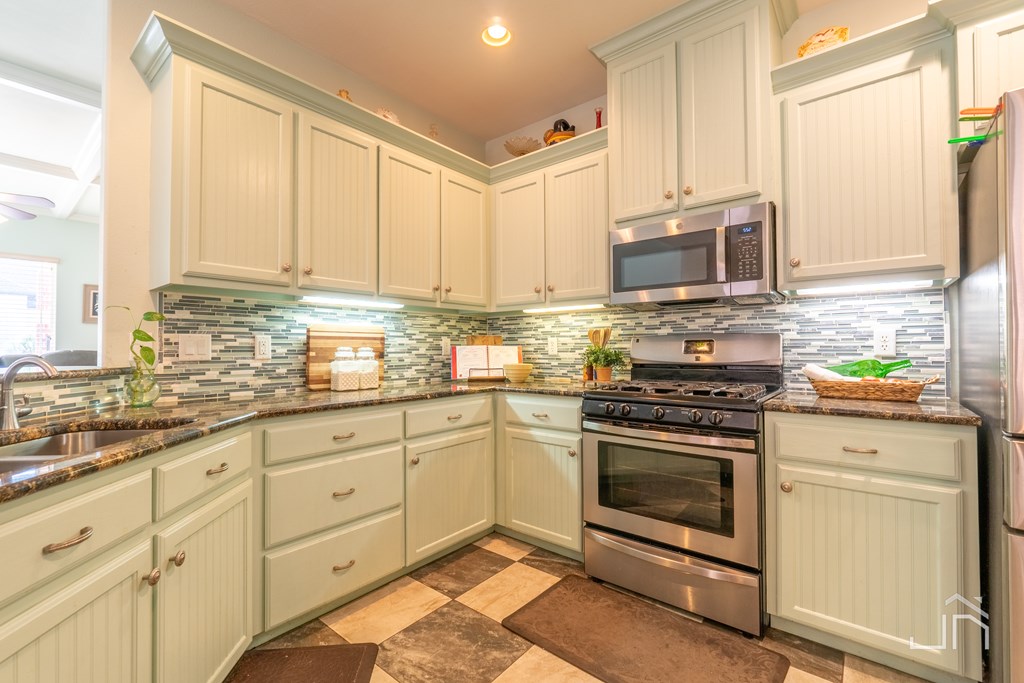 3067 Champions Circle Property Photo 4