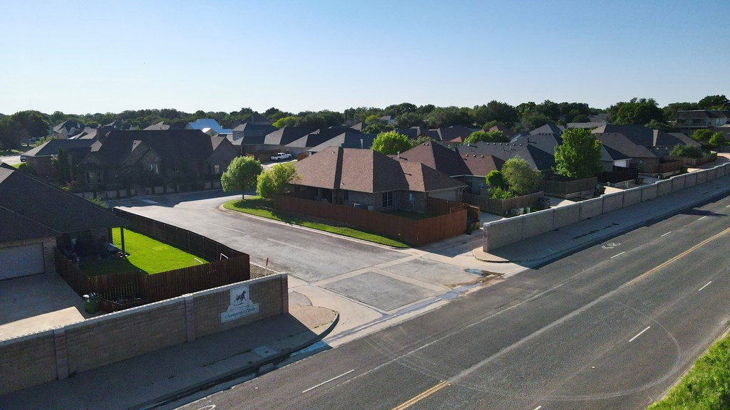 3067 Champions Circle Property Photo 26