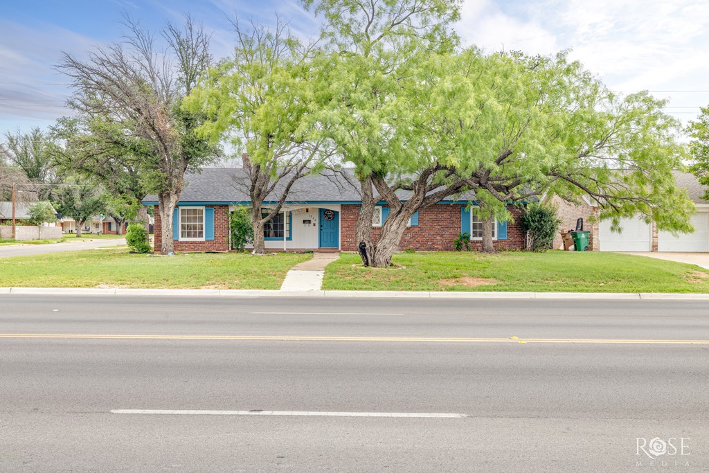 1902 College Hills Blvd Property Photo 2