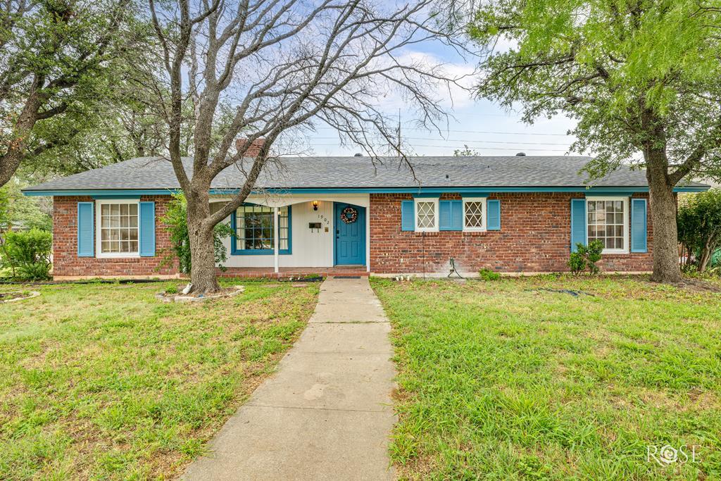 1902 College Hills Blvd Property Photo 2