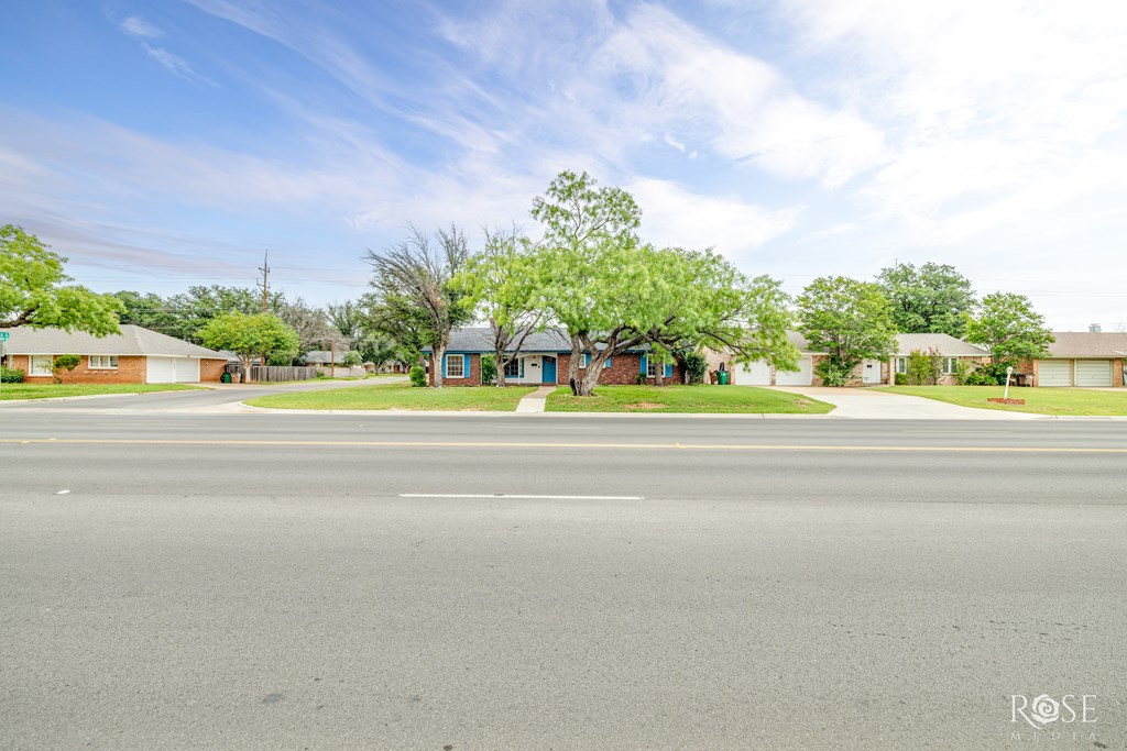1902 College Hills Blvd Property Photo 3
