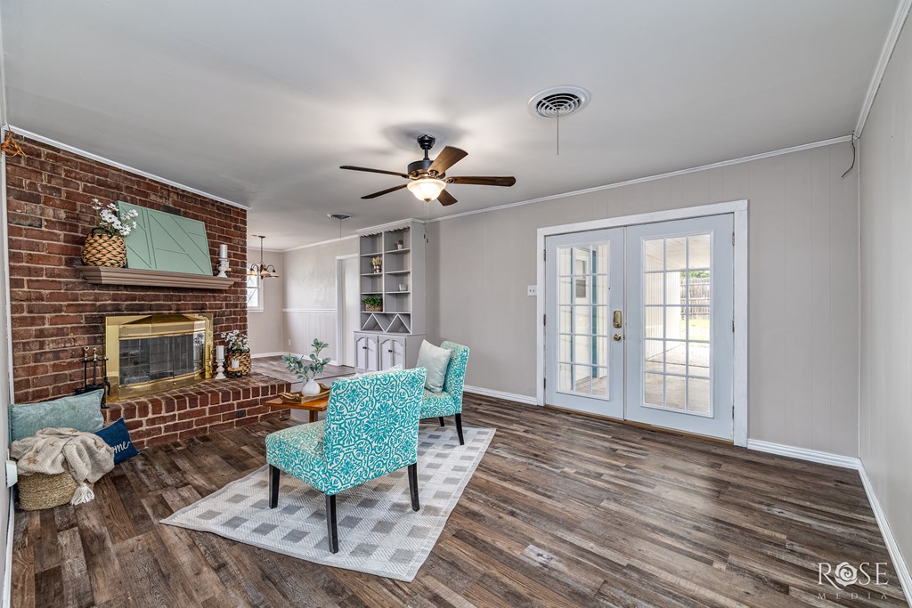 1902 College Hills Blvd Property Photo 6