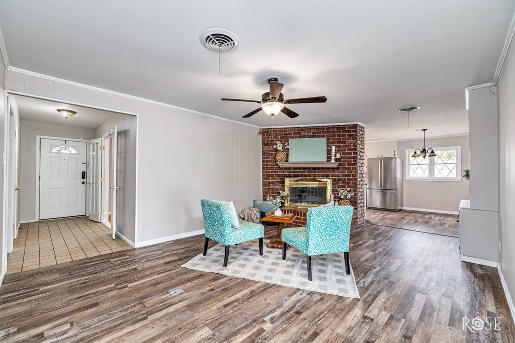 1902 College Hills Blvd Property Photo 7