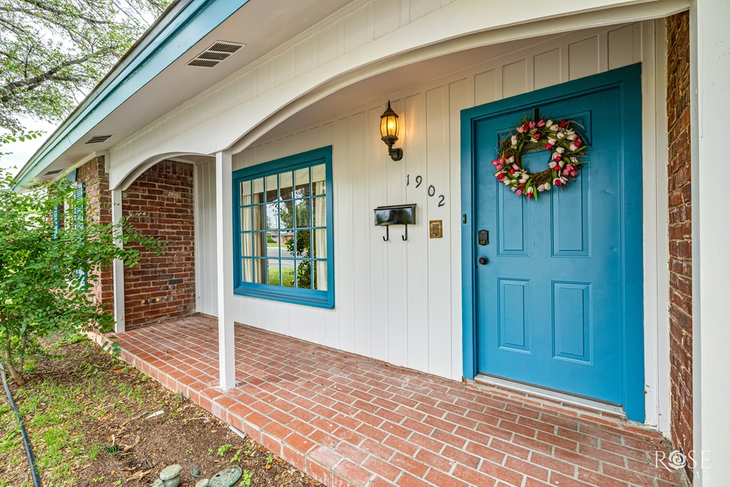 1902 College Hills Blvd Property Photo 8