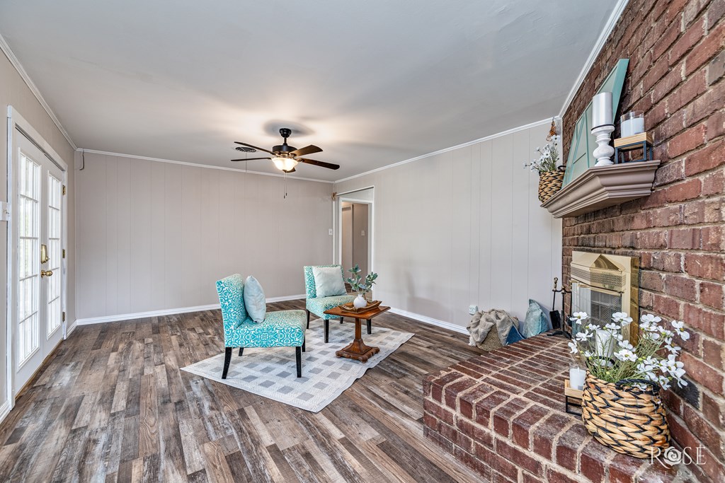 1902 College Hills Blvd Property Photo 8