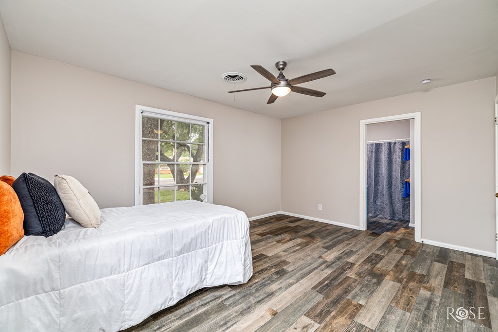 1902 College Hills Blvd Property Photo 15