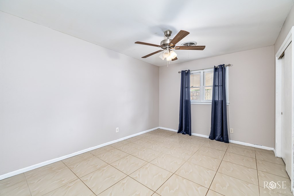 1902 College Hills Blvd Property Photo 20