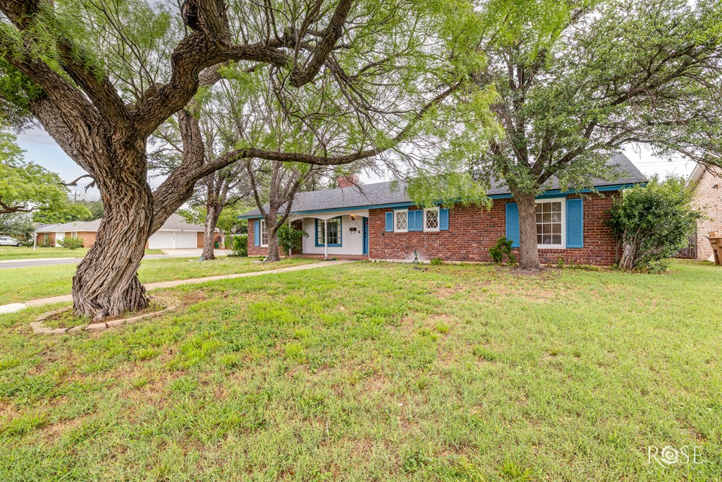 1902 College Hills Blvd Property Photo 28