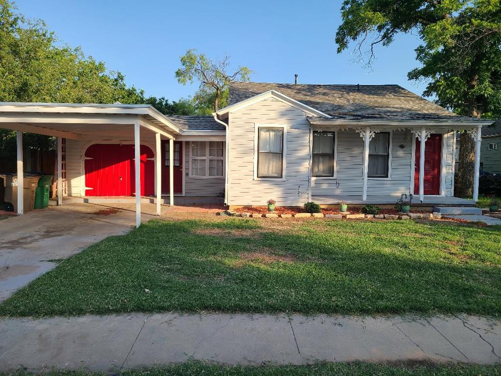 1811 Willow St Property Photo 1