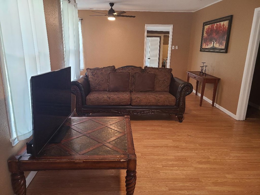 1811 Willow St Property Photo 2