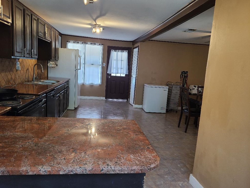 1811 Willow St Property Photo 5