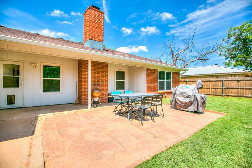 3209 Rockbrook Dr Property Photo 6