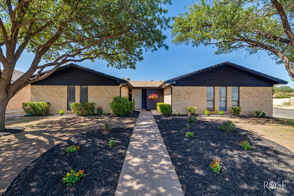 1702 Parkview Dr Property Photo 1